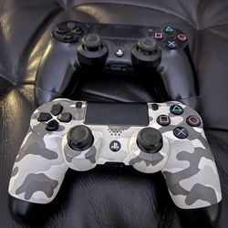 2 PS4 Controllers