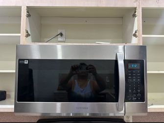 Samsung microwave ME19R7041FS. 1.9 cu Ft