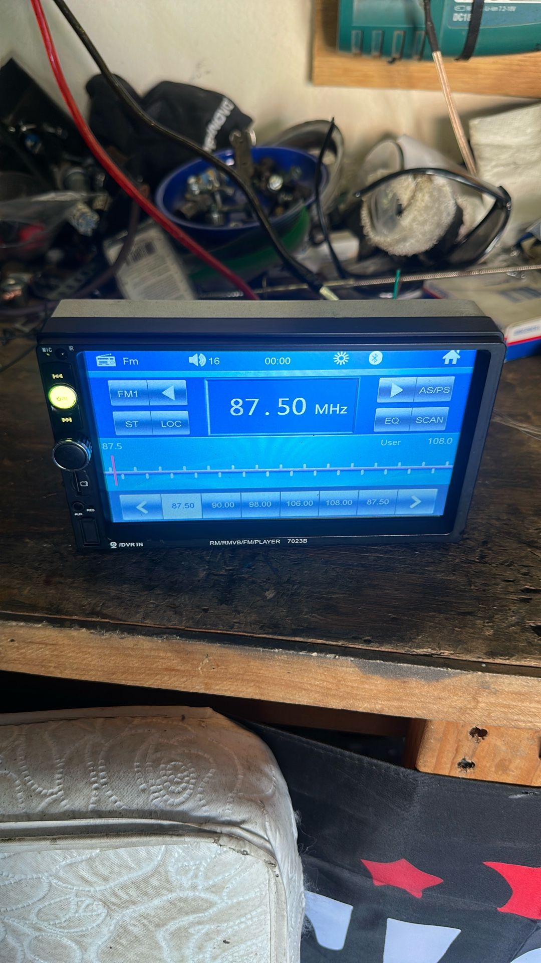 7 inch touchscreen Bluetooth radio