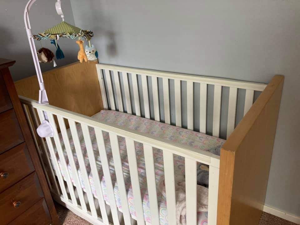 Unisex Crib /Toddler Bed