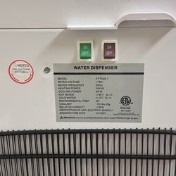 Dispensador de agua fría caliente y del tiempo