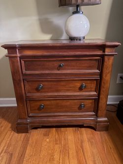 Wood 3-Drawer Nightstand Bedside Table