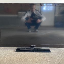 Samsung 40 inch flat screen HDTV 1080p LCD 