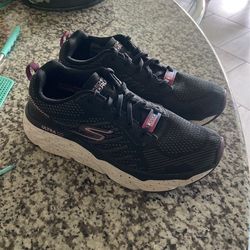 W 8.5 Sketchers GoRun