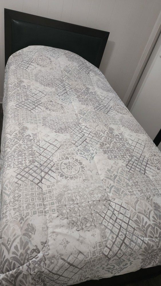 Twin Bed With Mattress