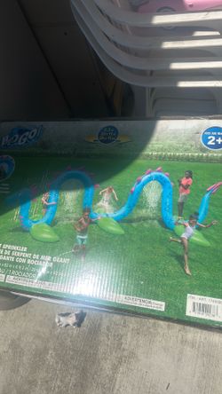 H2og giant snake sprinkler only $25 new!!!