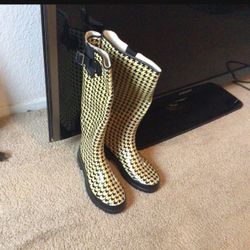 Botas Para El Agua  Semi Nuevas  Size 7  $20 