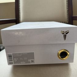 Kobe Air Force 1 Size 5.5 men’s 7 women’s Soft Yellow authentic SNKRS receipt available