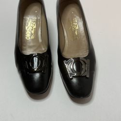 Salvatore Ferragamo Low Heel Pumps Size 8.5B DQ58986 