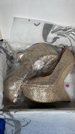 Shi Gold Glitter Platform High Heel Pumps, size 8.5 women’s. Brand new with box.