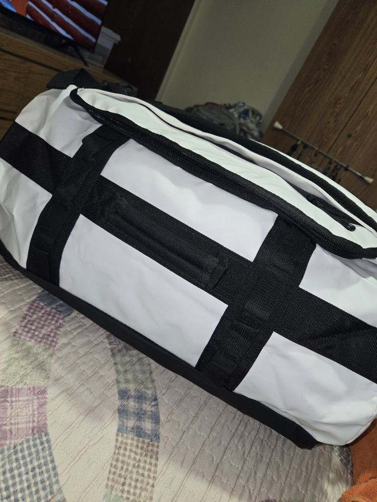BRAND NEW WITH TAGS BIG DUFFLE BAG/BACKPACK HEAVY DUTY SEE ALL PICS