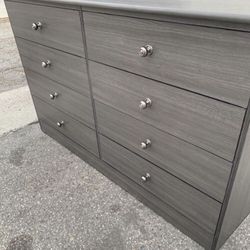 8 Drawer Dresser!!