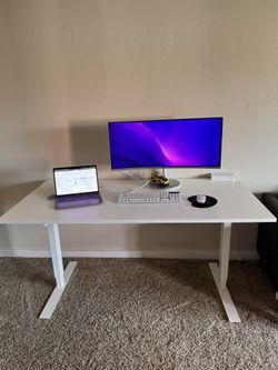 White standing desk (manual)