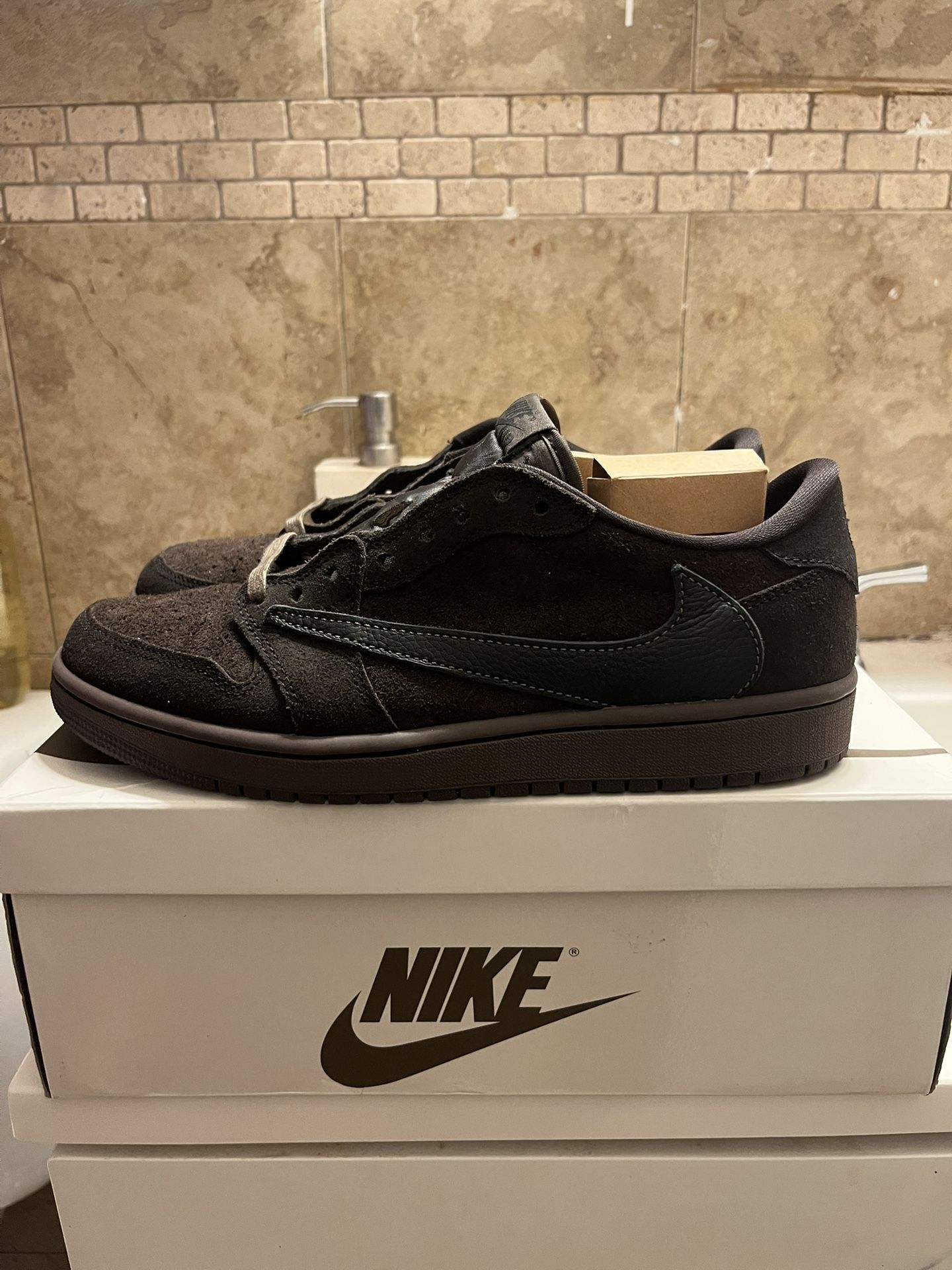 Travis Scott Velvet Brown