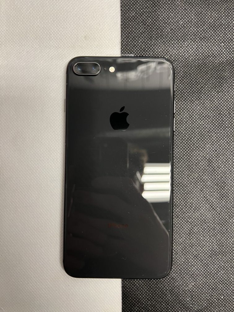 Apple iPhone 8 Plus 64 GB Unlocked