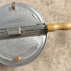 Whirley Pop Vintage Red 6-quart Aluminum Stovetop Popcorn Popper 