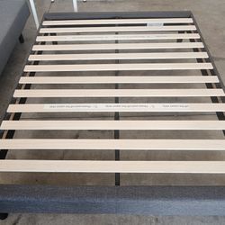 QUEEN SIZE BED FRAME 