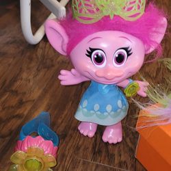 Interactive Trolls Hug Time Poppy & Bracelet with bunch of mini trolls and pony's