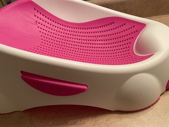 Baby bathing tub,  excellent to drain as you bathe your baby