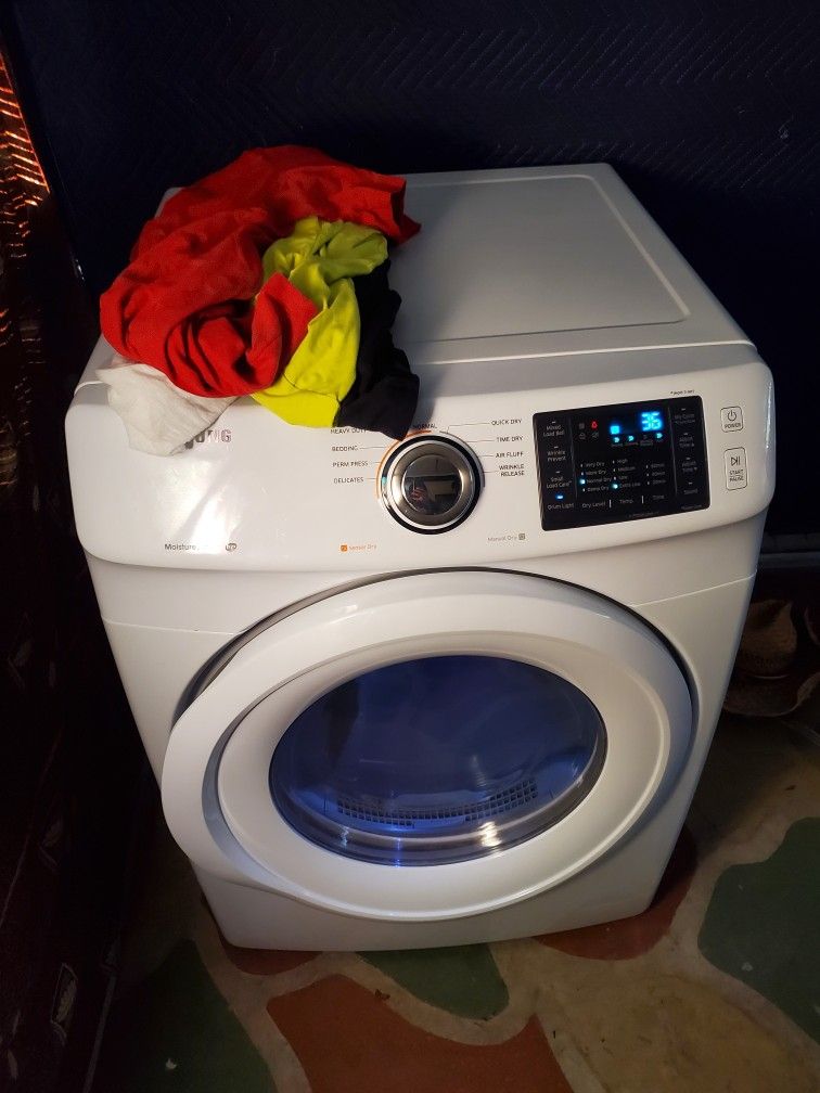 Dryer in perfect working condition Free Installation/Haul away 3 Years