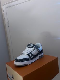 Louis Vuitton Grey trainer shoes