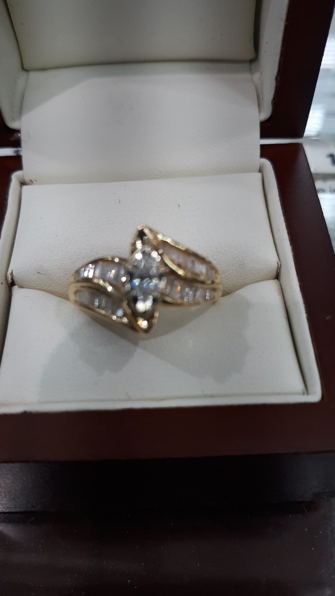 14k gold diamond ring 5.2 grams 1.20 ct diamonds