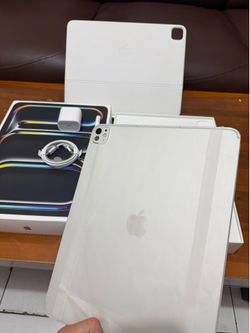 iPad Pro 13 inch M5 1TB WiFi + cellular nano texture glass bonus Magic Keyboard and pencil pro