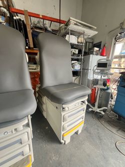 Midmark 604 Manual Examination Table - Refurbished