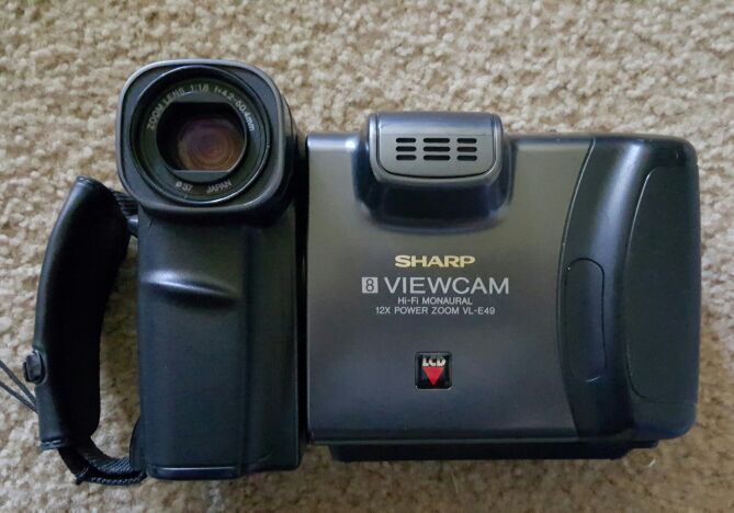 Sharp 8 Viewcam 12x Power Zoom VL-E49U Sharp 8 Viewcam 12x Power Zoom VL-E49U Sharp 8 ViewCam 12x Power Zoom VL-E49