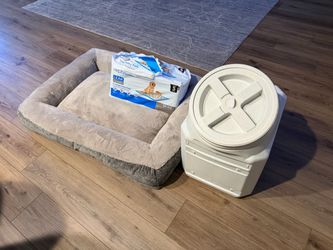 Dog Bed / Pads / Hi Pro Plus Dog Food in Container