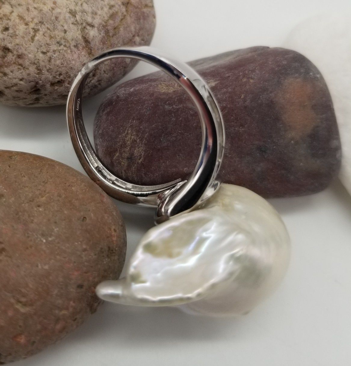 Organic Shape Baroque Pearl. Ring.