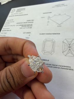 18K Yellow gold 2.5 carat radiant diamond ring