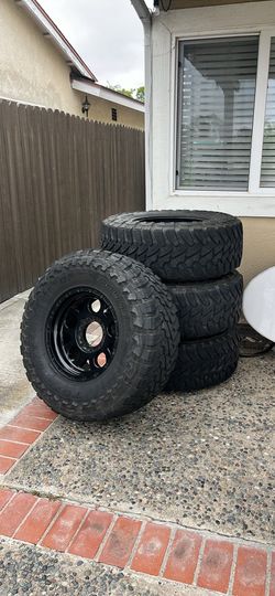 Toyo Mt 35x12.50r17 Tires Only!!!