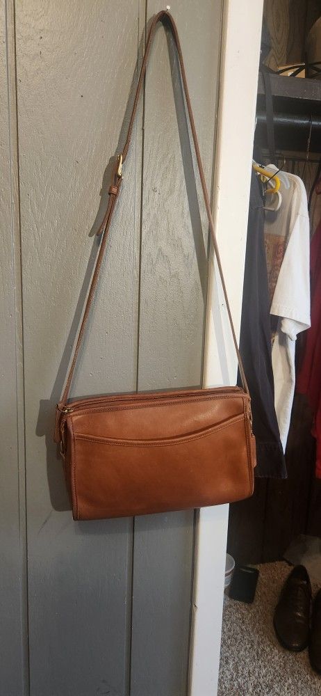 VTG COACH 1994 Taylor Zip Shoulder Bag - Tan