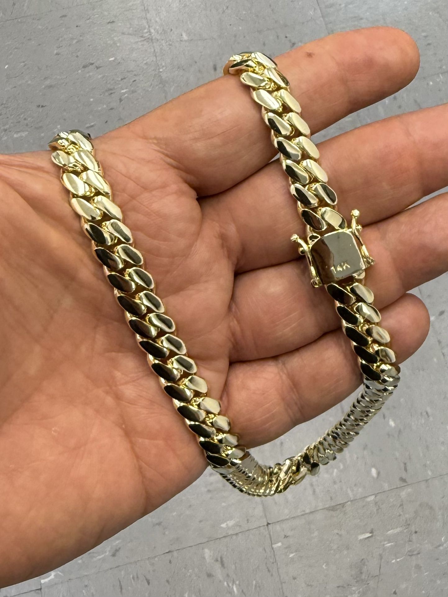  Heavy and Polished Premium plated Miami Cuban Links necklace🔥🔥