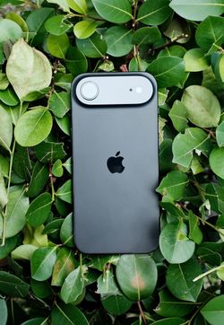 iPhone Air 256GB — BRAND NEW + UNLOCKED