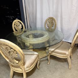 Round Table /4 Chairs