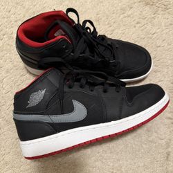 Jordan 1 Mid - Youth Size 6