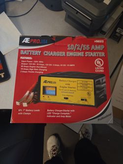 Battery Charger portable New in box