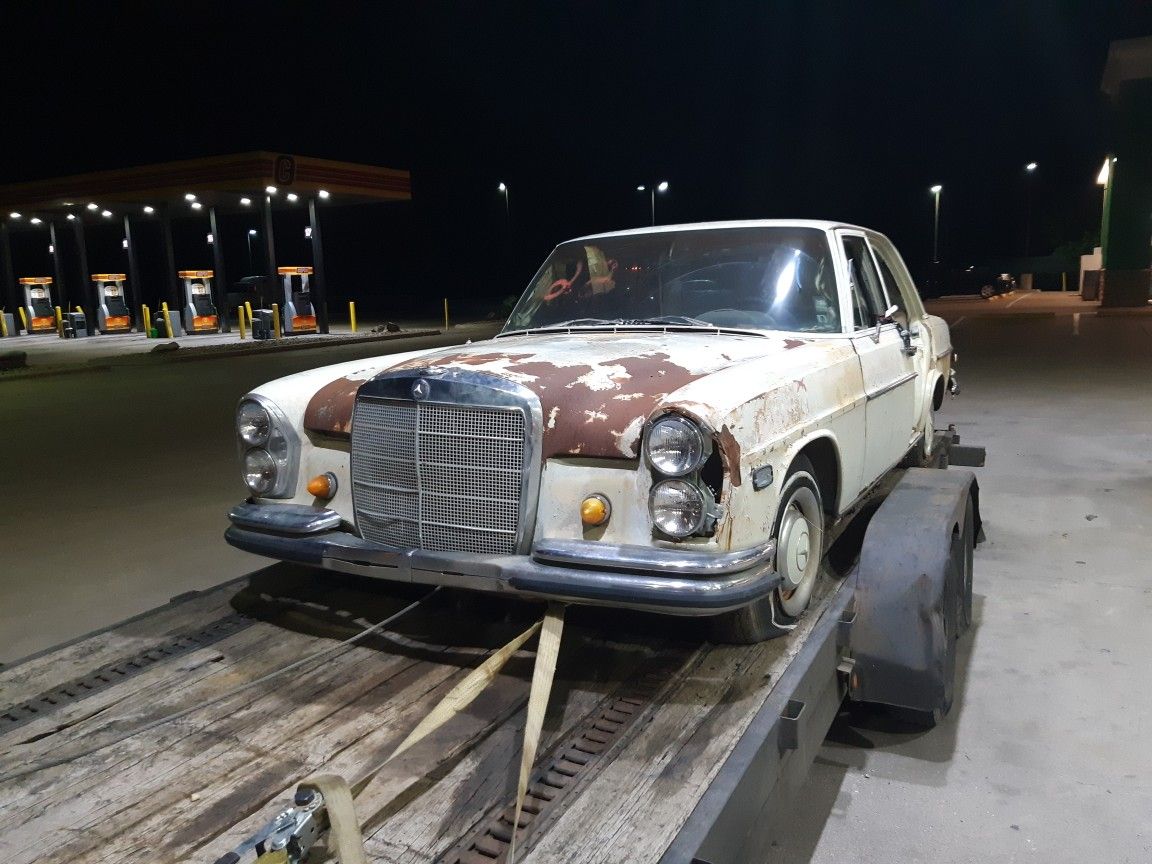 Parting out Mercedes w108 1971