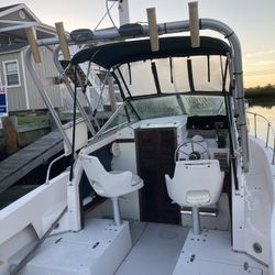 Boat Grady white offshore 24