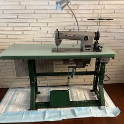 Vintage Universal Model DB-150 Industrial Sewing Machine 