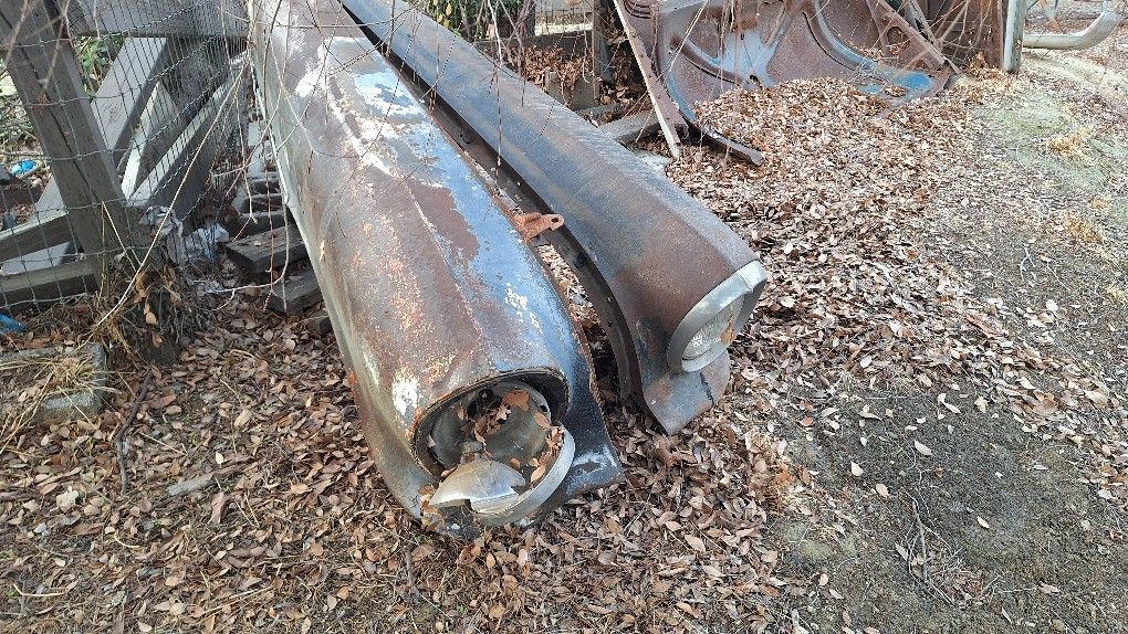 1956 OLDSMOBILE front Fenders, With Buckets And 1 Ring