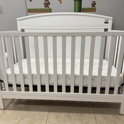 Cuna Blanca. White Crib  Wood and Mattress