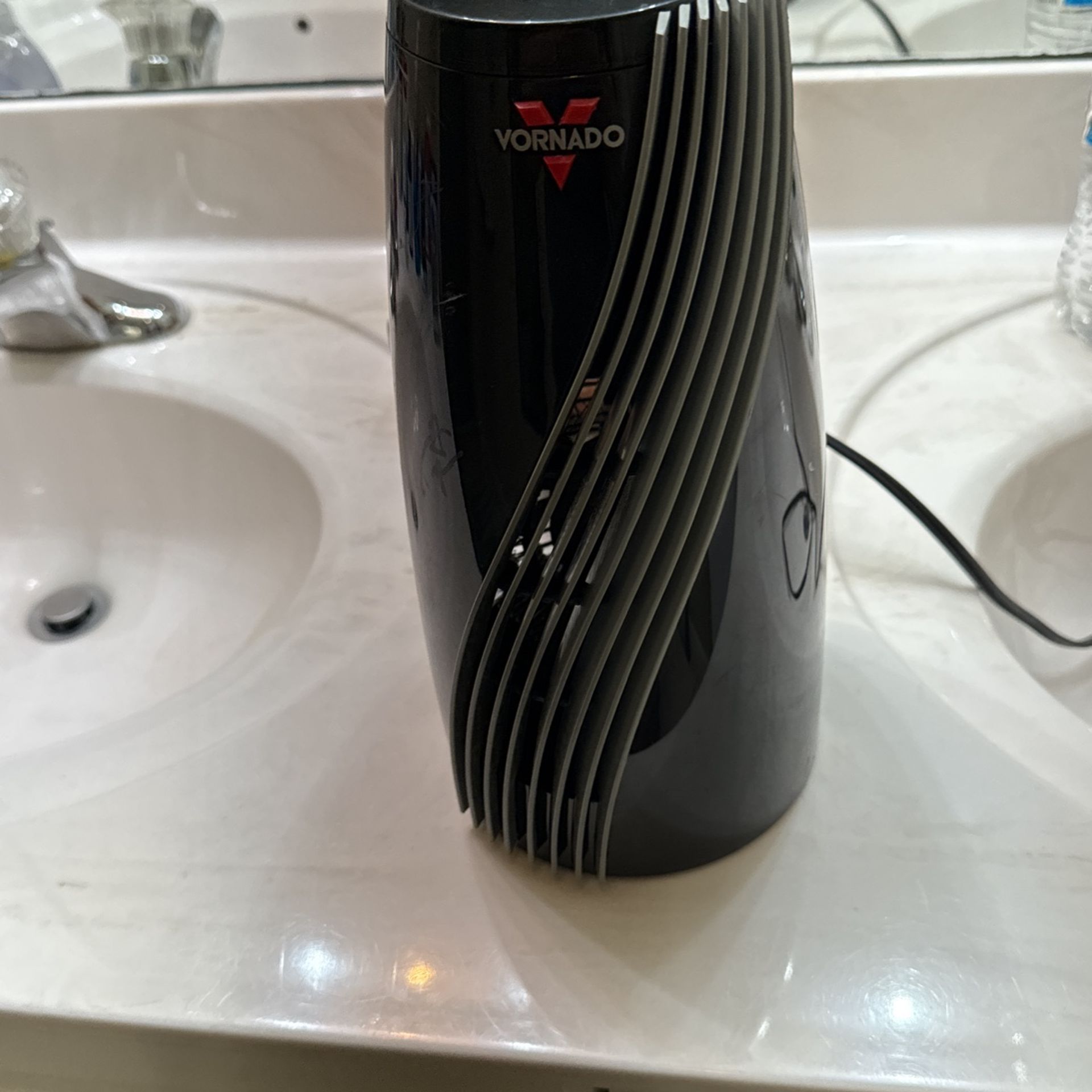 Vornado 900-Watt Fan Compact Personal Indoor Electric Space Heater