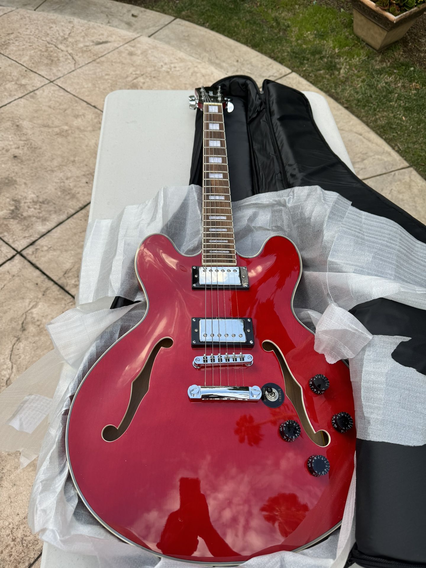 New Semi Hollow Broadway Flamed, With Gig Bag