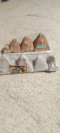 Egyptian pyramid and Sphinx miniature souvenir