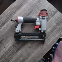 Central Pneumatic 64269 18 Gauge 2-in-1 Air Nailer/Stapler 