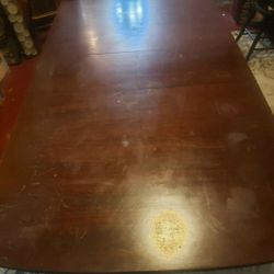 VINTAGE B.F. CO # 386 WOOD DINING ROOM TABLE WITH REMOVABLE MIDDLE INSERT. NO CHAIRS.