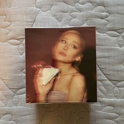 Cloud Pink Perfume By Ariana Grande